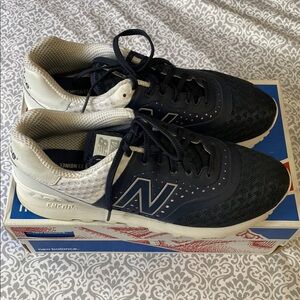 New Balance Black and White Sneakers Suede Casual Design